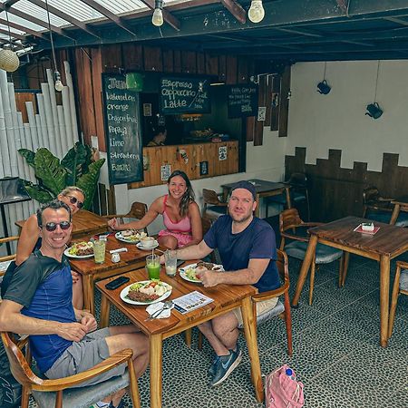 Dong Paloh Hostel 문덕 외부 사진