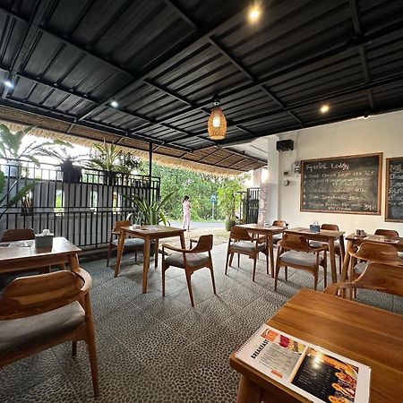 Dong Paloh Hostel 문덕 외부 사진