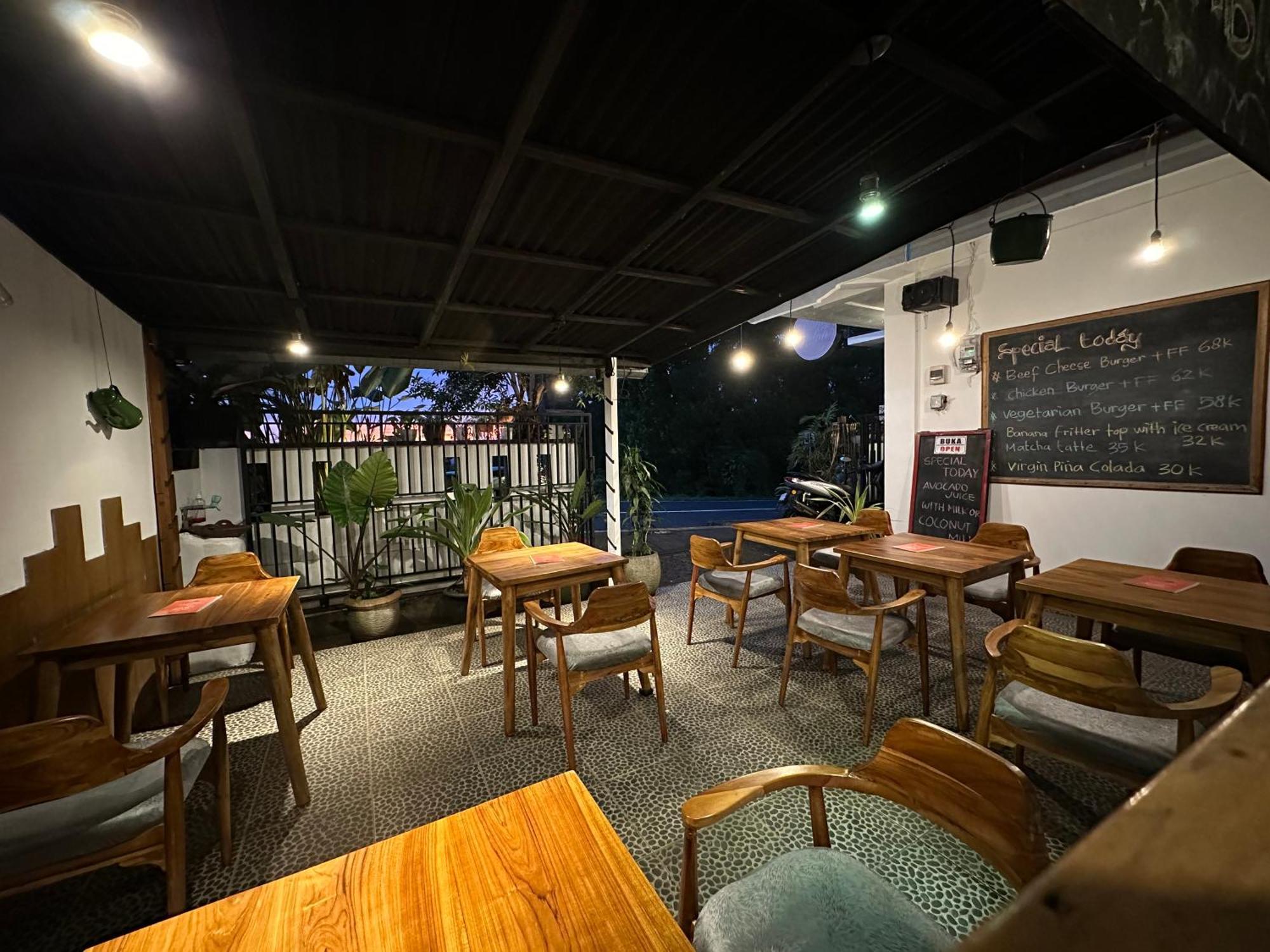 Dong Paloh Hostel 문덕 외부 사진