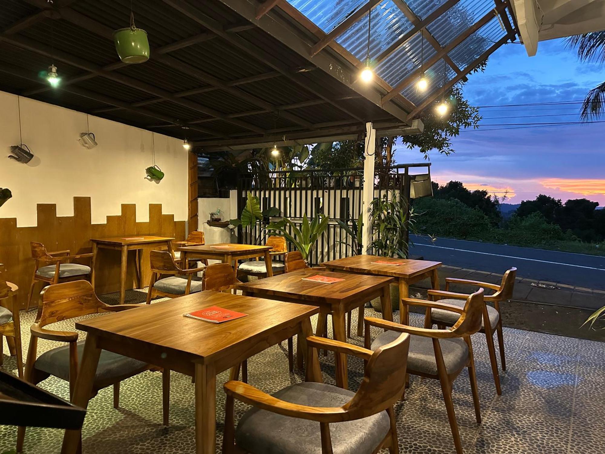 Dong Paloh Hostel 문덕 외부 사진