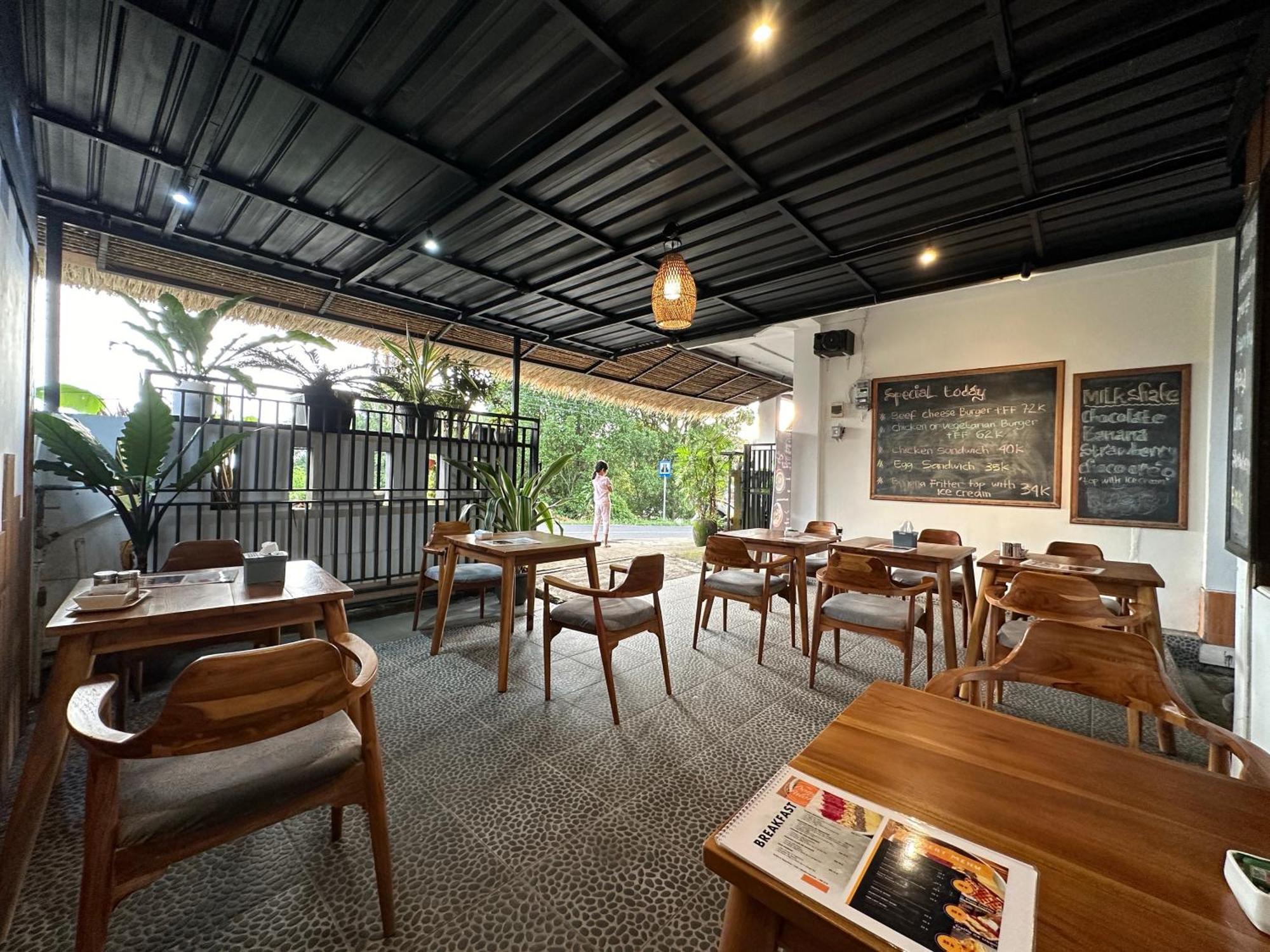 Dong Paloh Hostel 문덕 외부 사진