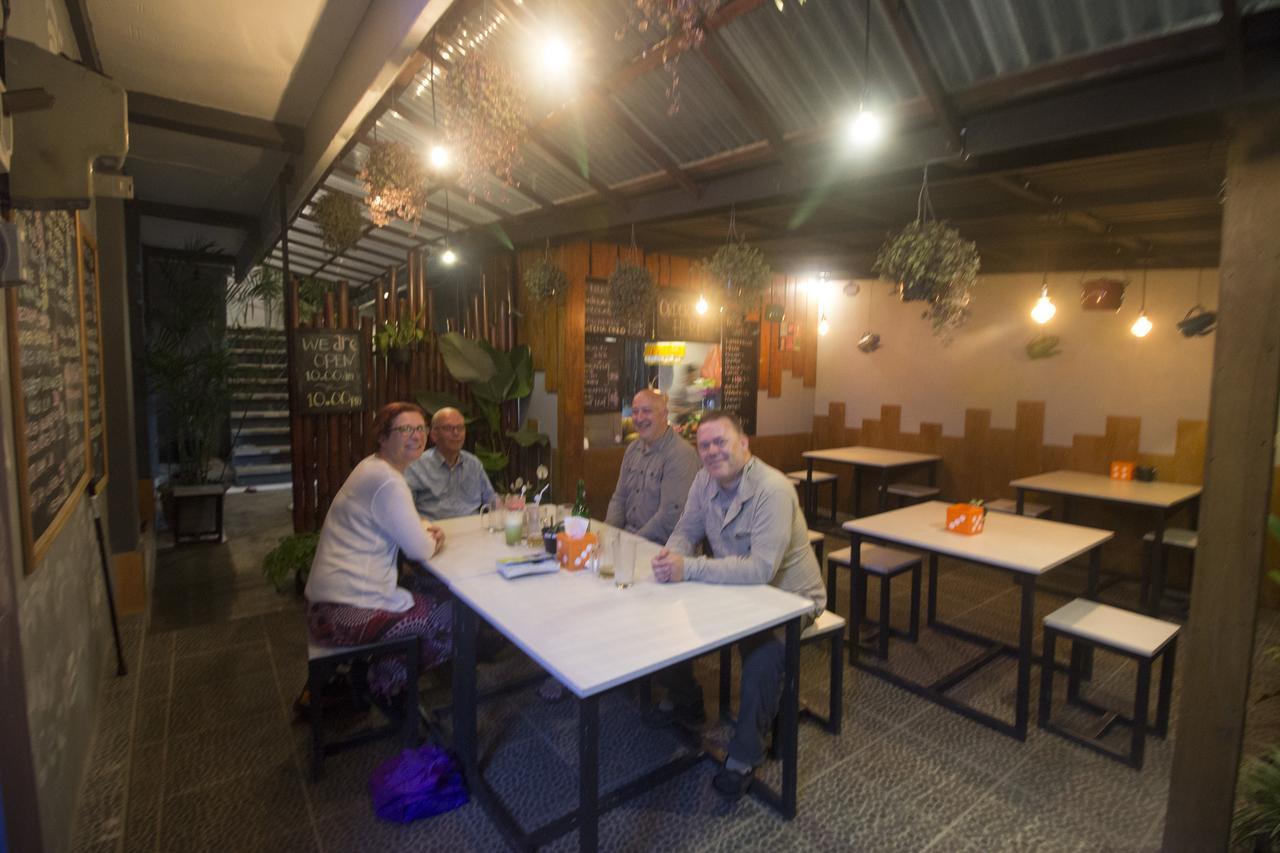 Dong Paloh Hostel 문덕 외부 사진
